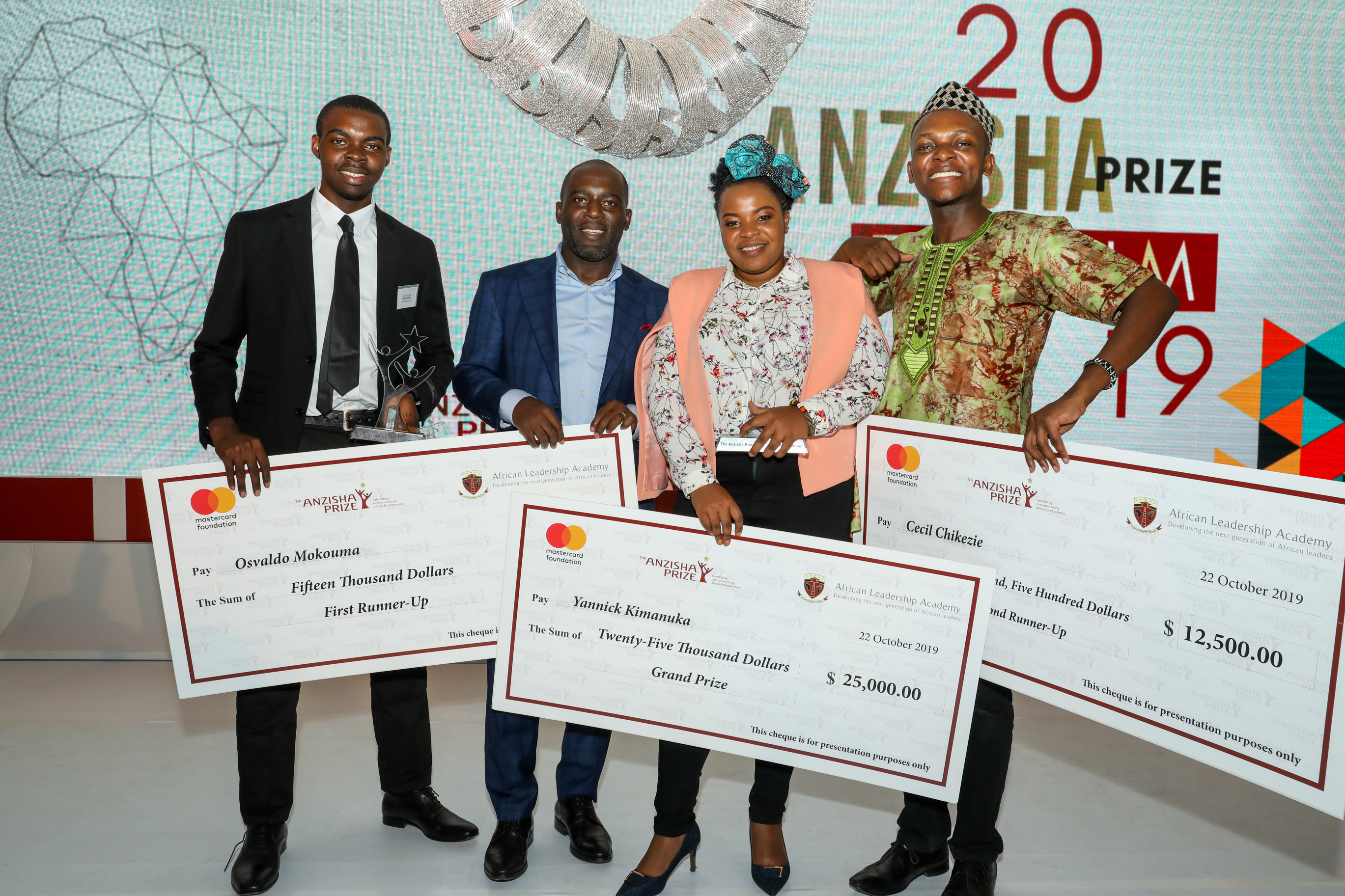 Cecil_Chikezie_takes-2nd_runners_up_at_the_anzisha_price_2019