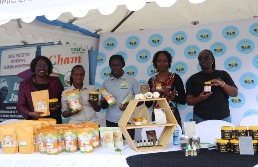 WEE Hub team and exhibitors at WEE Hub stand