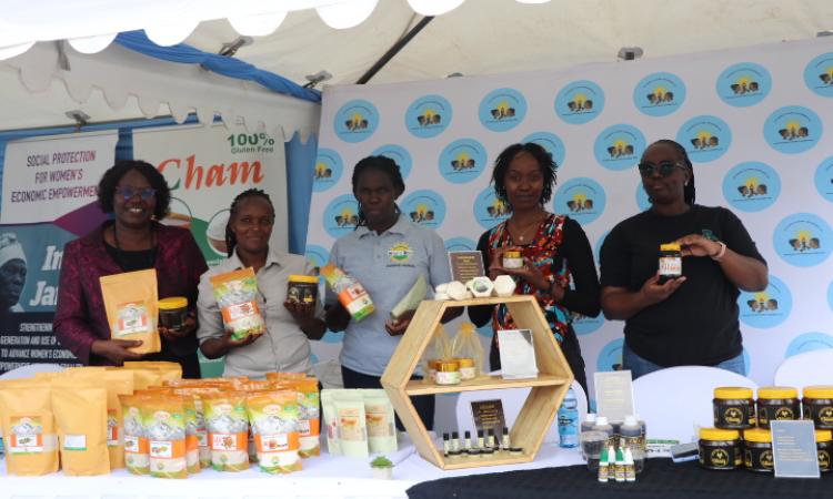 WEE Hub team and exhibitors at WEE Hub stand