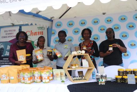 WEE Hub team and exhibitors at WEE Hub stand